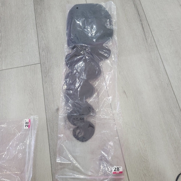 Luxurious Natural Black Wavy Hair Wig - Picture 11 of 14